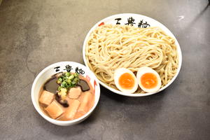 黒 味玉濃厚魚介つけ麺