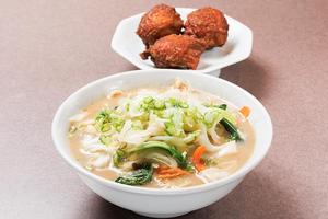 野菜ちゃんぽんと鶏もも肉唐揚げ(3個)