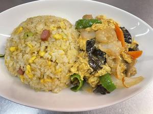 キクラゲと玉子の炒めチャーハン丼