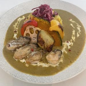 牡蠣とほうれん草のグリーン薬膳カレー