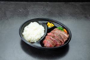 和牛 厳選赤身ステーキプレート200g