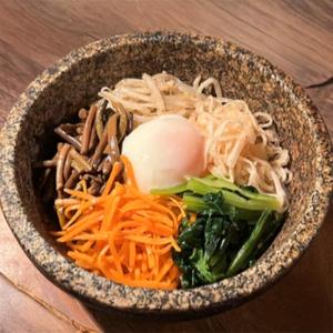 本格キムチ付き自家製コチュジャンと野菜たっぷり5種類のナムルビビンバ