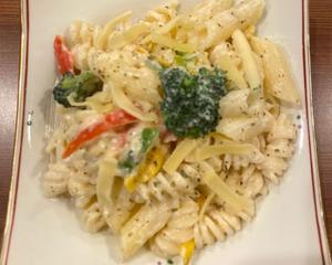 アルフレードチキンパスタ PASTA ALFREDO SAUCE WITH CHICKEN