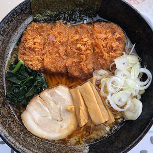 醤油とんかつらーめん(Tonkatsu Ramen)
