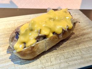 メガポークチーズステーキ(具材1.5倍) MEGA PORK CHEESE STEAK (1.5x Portion) [No sides included]