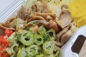 ホルモン丼