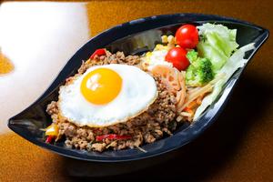 ガパオライス定食(サラダ、ご飯付)