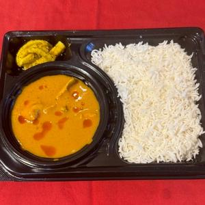 チキンカレーライス (Chicken Curry with Rice)