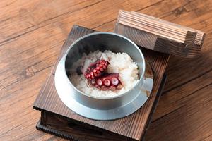 釜炊きタコ飯おにぎり2個+選べるおかず 味噌汁付き