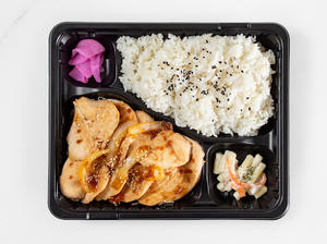 とってもヘルシーな低温調理鶏むね肉使用！ジンジャーソース弁当