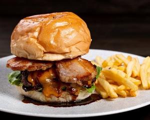 テリヤキベーコンチーズバーガー BACON CHEESEBURGER