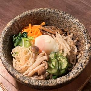 自家製コチュジャンと野菜たっぷり7種類のナムルビビンバ