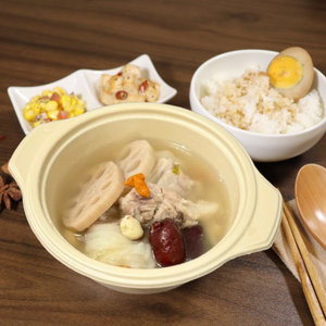 【汁定食】蓮根と骨付きスペアリブスープ【蓮藕排骨湯定食】
