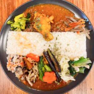チキン+牛すじカレー Half Chicken ＆ Half Beef tendon curry