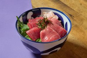 本マグロ赤身、中トロ二色丼