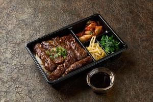 熟成ハラミ弁当(キムチ・ナムル付き)