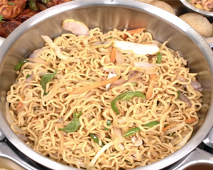 Chicken Chowmein チキンチャウメン