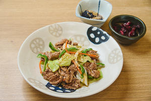 馬肉野菜こがし醤油炒め