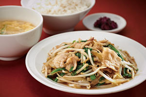 肉ニラ炒め定食 Meat & Garlic Chive Stir-Fry Set Meal