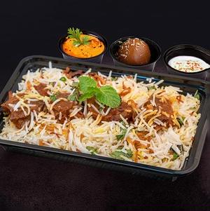 マトンビリヤニデザートグリーンサラダMutton biryani dessert green salad