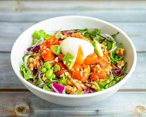 サーモンとアボカドの韓国風ユッケポキ