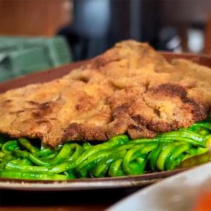 Tallarn al Pesto con Bistec Apanado/ビーフステーキのパン粉焼き ・ほうれん草のバジルクリーミーソースのスパゲッティ