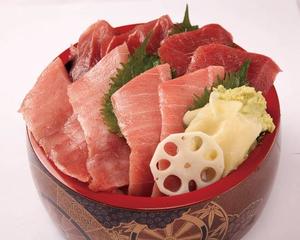 寿司屋が作るマグロ全品盛三友蓮鉄火丼