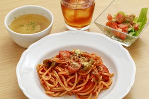 昔懐かしいケチャップ味のナポリタンセット Ketchup-based spaghetti set