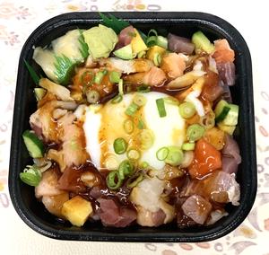 丼丸 ピリ辛ユッケ丼