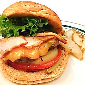 自家製ベーコンコルビージャックバーガー Homemade Bacon＆colby jack burger