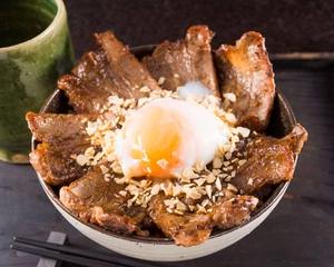 カルビスタミナガーリック丼 Kalbi Stamina Garlic Rice Bowl