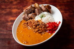 炙りチャーシュー味噌トマカレー