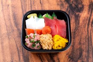 丼丸 ばくだん丼