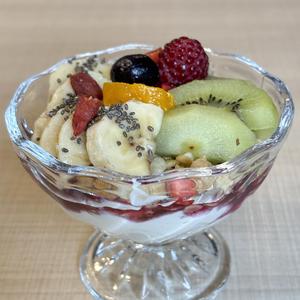 キウイとバナナのアサイーボール