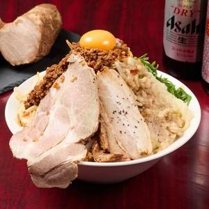 【台湾辛ミンチ+卵黄】豚骨爆盛り汁なしラーメン