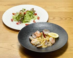 地中海のうま味たっぷり魚介オイルソース生パスタ+サラダ付