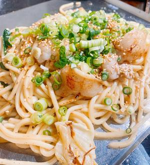 塩ホルモンやきそば