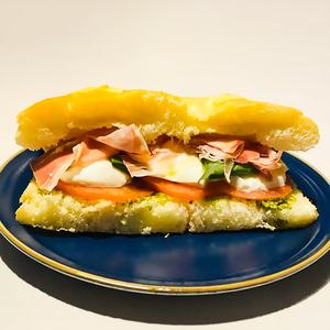 生ハムとカブレーゼのサンドイッチ(レギュラー)
