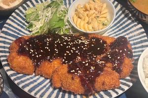 ロース.ヒレ盛り合わせ味噌カツ弁当+サラダセット