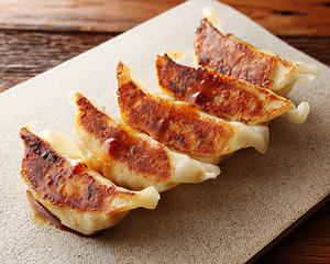 太陽のトマト麺 焼き餃子 5個