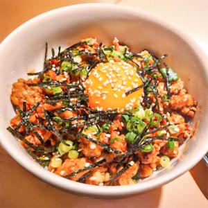 手羽そぼろ丼
