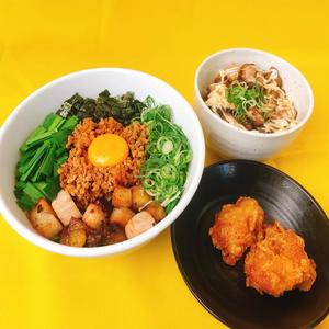 台湾カレーまぜそば・豚マヨ丼セット・からあげ2個