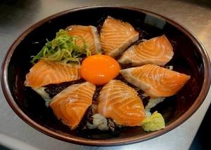 サーモン丼