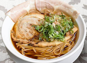 3個で更にお得鯖醤油×3個【手鍋で温める、熱々本格ラーメン！】出汁の香りが初めての味わい！鯖節、鰹節、鶏節の和らーめん