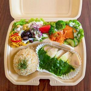 鶏むね肉のグリーンソース