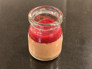 俺のフレンチ チョコレートのムース ベリーのソース