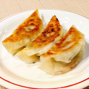 手作り極上餡!シャキシャキ野菜と肉汁の特製餃子3個 Handmade premium filling! Special gyoza