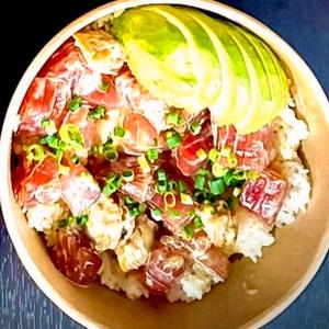 ポキ丼 アボカドマグロホタテ