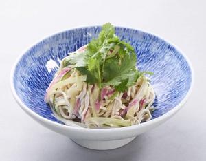 干し豆腐と香菜のサラダ