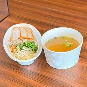 センレック・ナーム タイ式汁ラーメン Thin Rice Noodle Soup